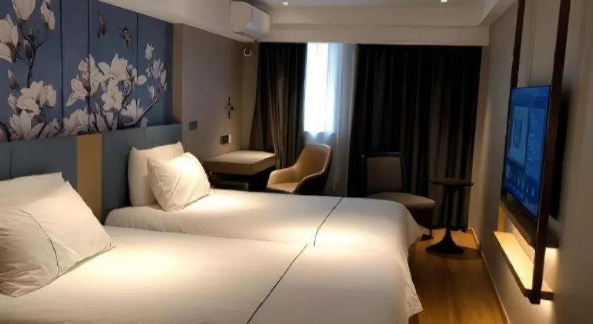 Bed in Jinjiang Inn Shanghai Lujiazui