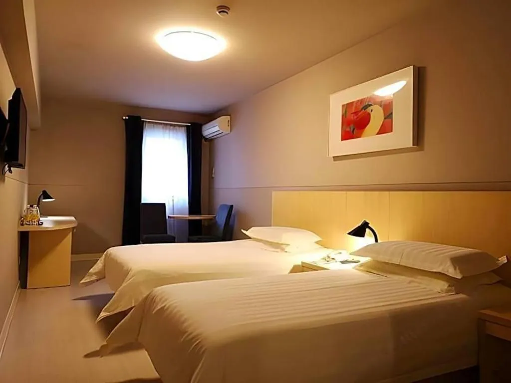 Bed in Jinjiang Inn Shanghai Lujiazui