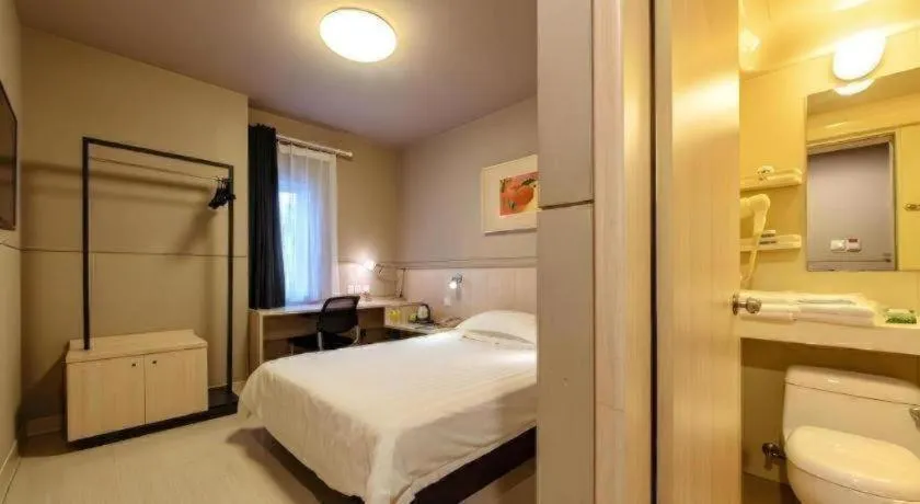 Bed in Jinjiang Inn Shanghai Expo Park Pusan Rd