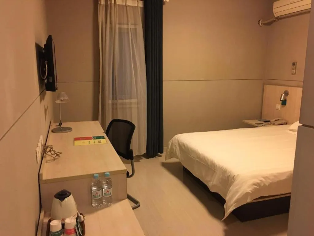 Bed in Jinjiang Inn Shanghai Expo Park Pusan Rd