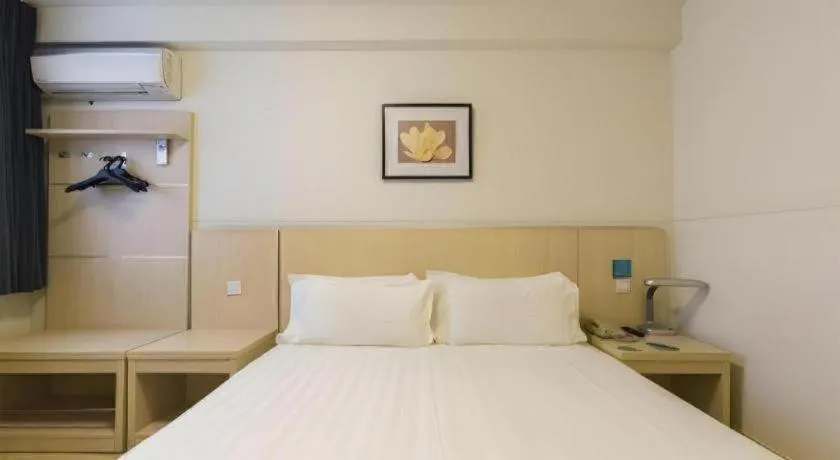 Bed in Jinjiang Inn Shanghai Expo Park Pusan Rd