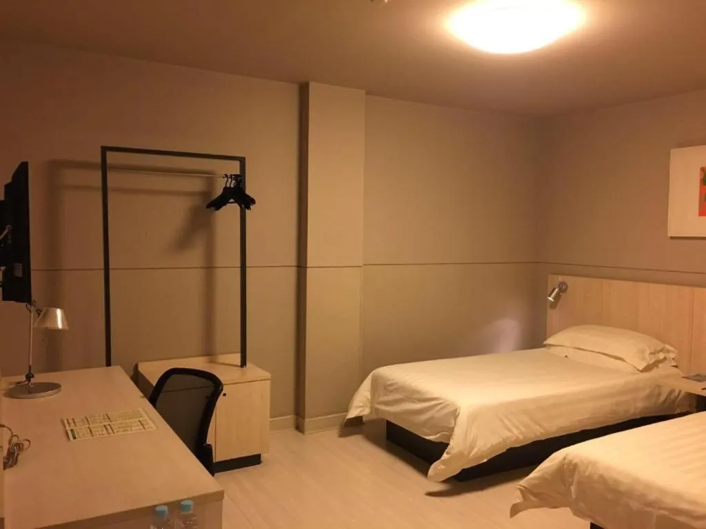 Bed in Jinjiang Inn Shanghai Expo Park Pusan Rd