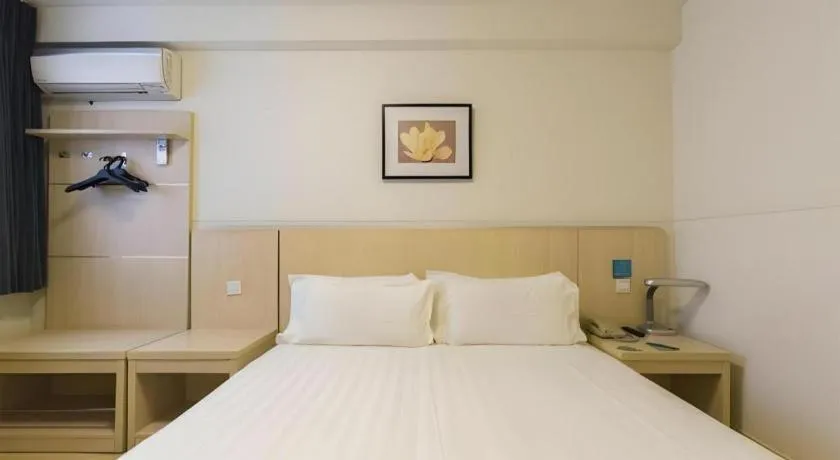 Bed in Jinjiang Inn Shanghai Expo Park Pusan Rd