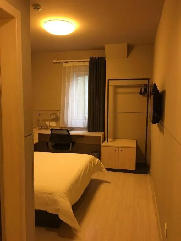 Bed in Jinjiang Inn Shanghai Expo Park Pusan Rd