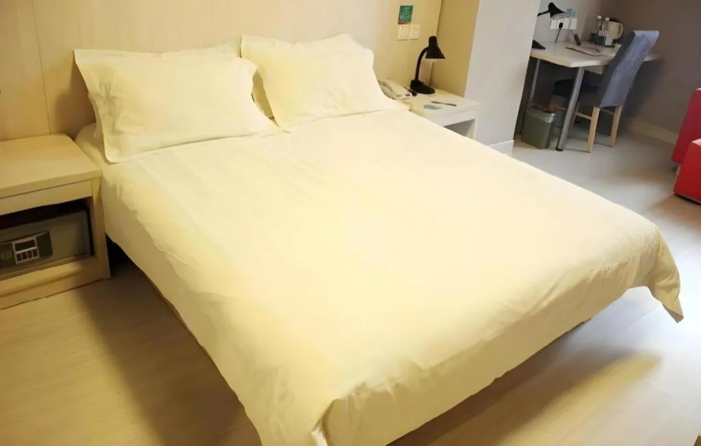 Bed in Jinjiang Inn Shenyang North Station