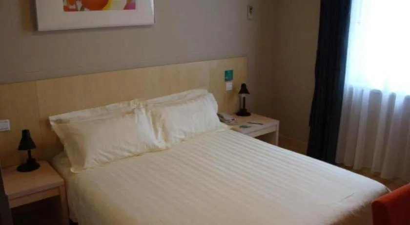 Bed in Jinjiang Inn Shenyang North Station