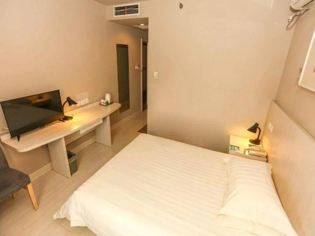 Bed in Jinjiang Inn Shenyang North Station