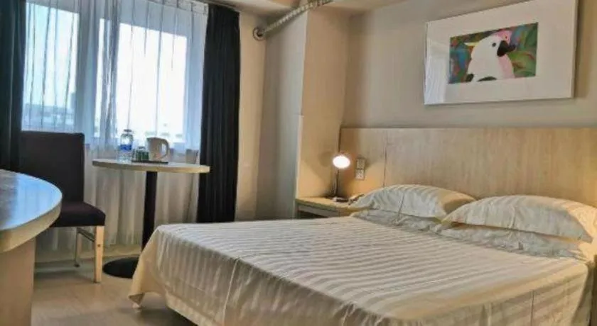 Bed in Jinjiang Inn Tianjin Zhongshan Road