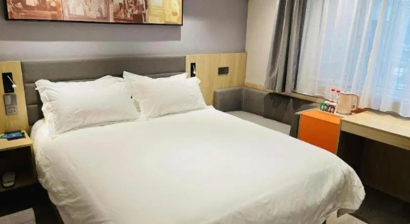 Bed in Jinjiang Inn Wuhan Wansongyuan Food Street Qushui Building