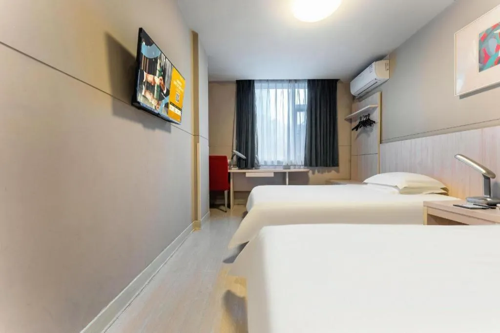 Bed in Jinjiang Inn Wuhan Wansongyuan Food Street Qushui Building