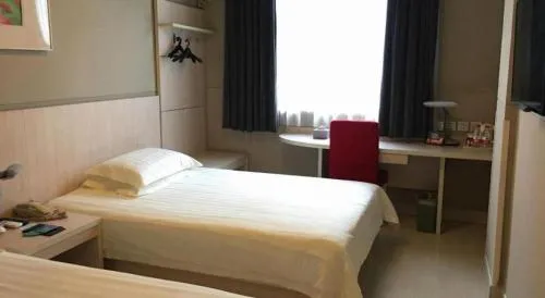 Jinjiang Inn Wuhan Wansongyuan Food Street Qushui Building