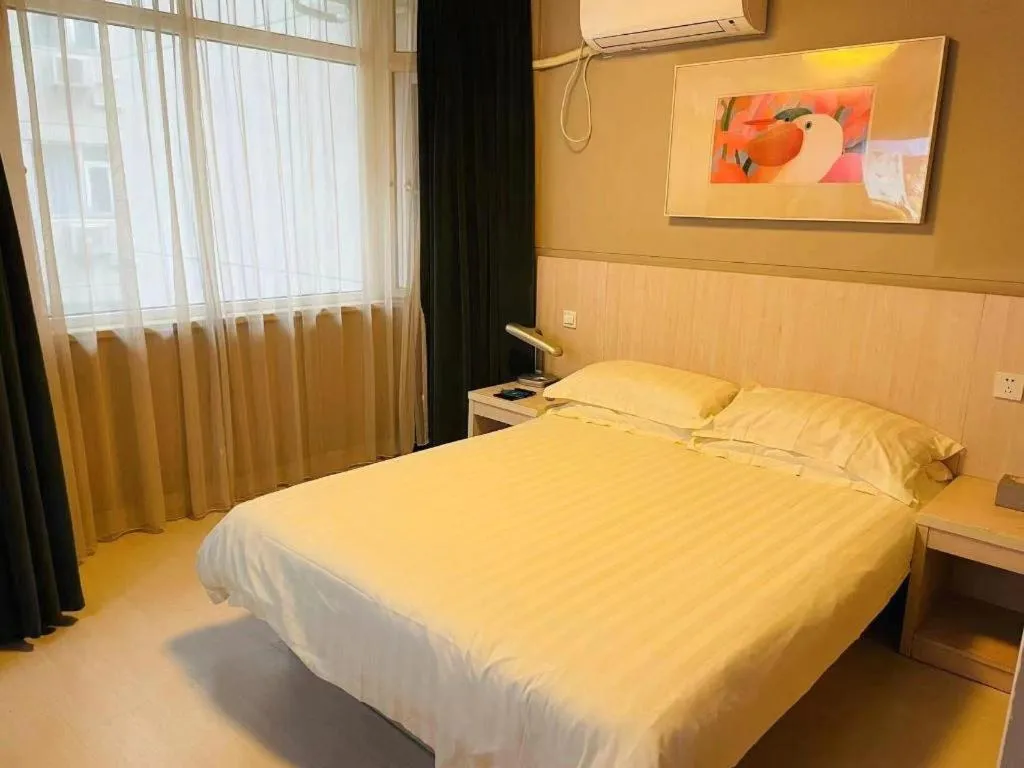 Bed in Jinjiang Inn Wuhan Wansongyuan Food Street Qushui Building