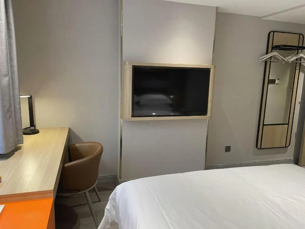 Bed in Jinjiang Inn Wuhan Wansongyuan Food Street Qushui Building