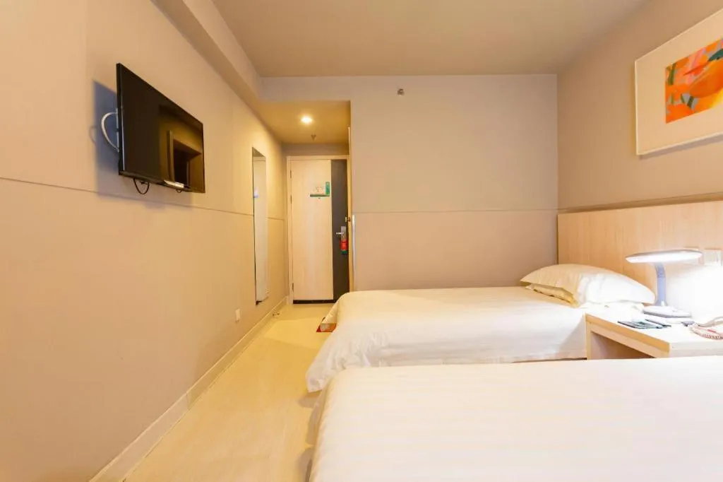 Bed in Jinjiang Inn Wuhan Wansongyuan Food Street Qushui Building