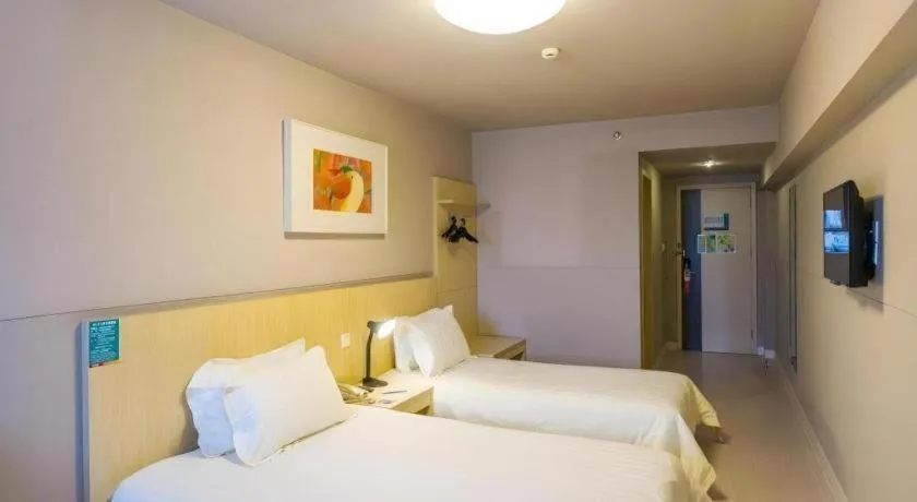 Bed in Jinjiang Inn Wuhan Wansongyuan Food Street Qushui Building