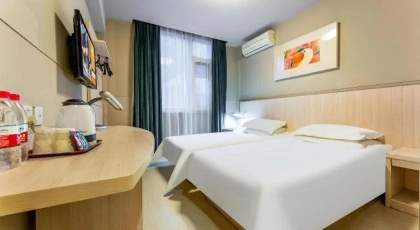 Bed in Jinjiang Inn Wuhan Wansongyuan Food Street Qushui Building