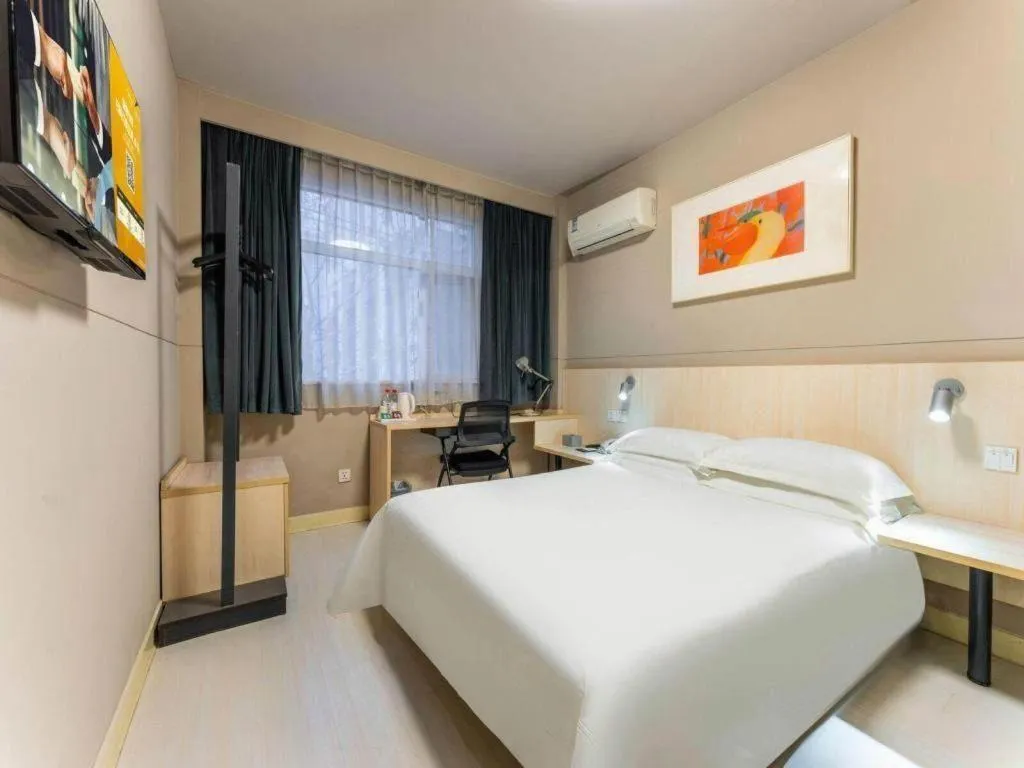 Bed in Jinjiang Inn Wuhan Wansongyuan Food Street Qushui Building