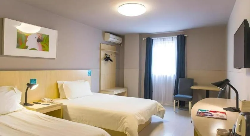 Bed in Jinjiang Inn Wuhan Wansongyuan Food Street Qushui Building