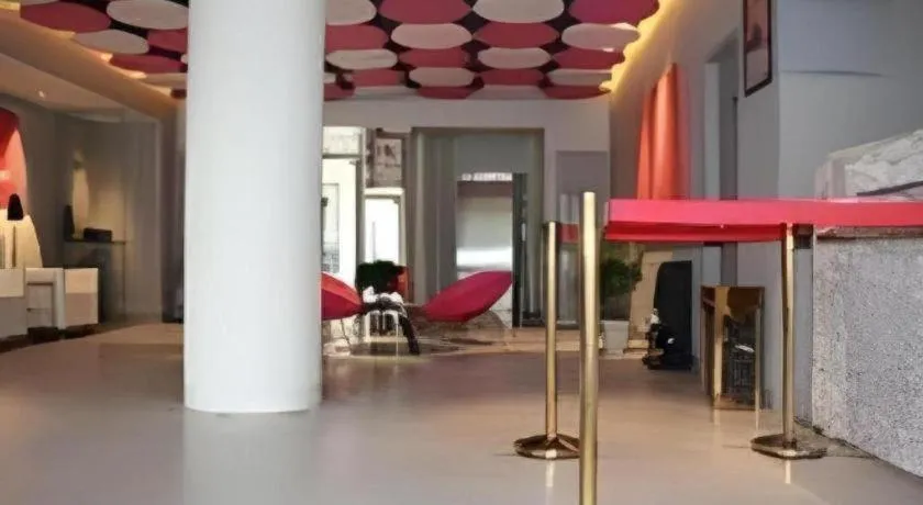 Jinjiang Inn Wuhan Wansongyuan Food Street Qushui Building