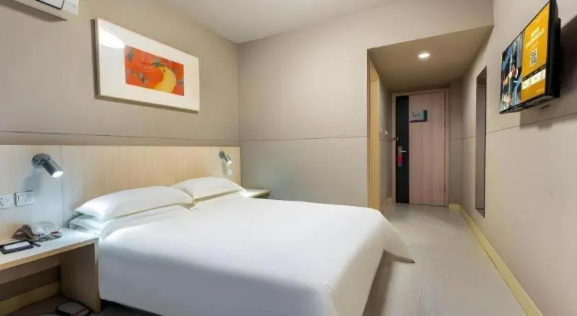 Bed in Jinjiang Inn Wuhan Wansongyuan Food Street Qushui Building