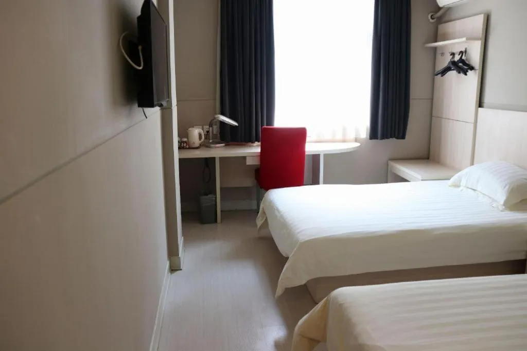 Bed in Jinjiang Inn Wuhan Wansongyuan Food Street Qushui Building