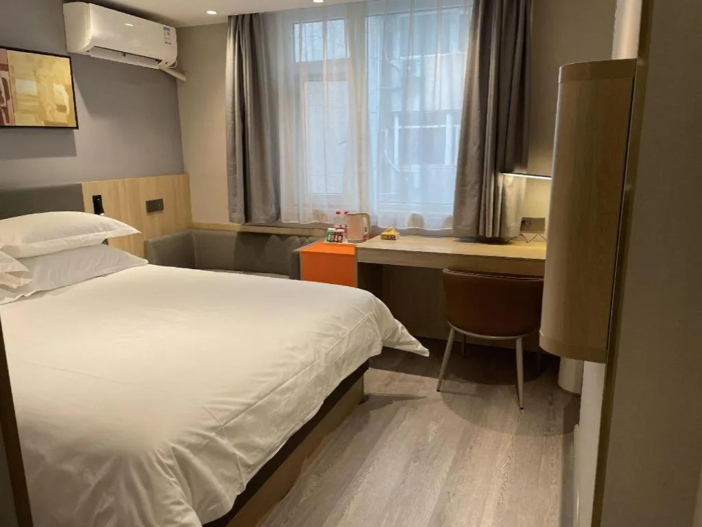 Bed in Jinjiang Inn Wuhan Wansongyuan Food Street Qushui Building