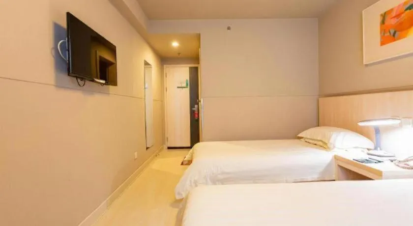 Bed in Jinjiang Inn Wuhan Wansongyuan Food Street Qushui Building