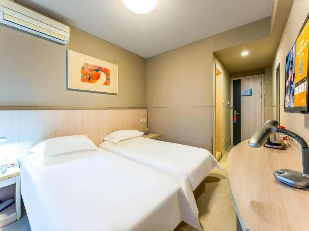 Bed in Jinjiang Inn Wuhan Wansongyuan Food Street Qushui Building