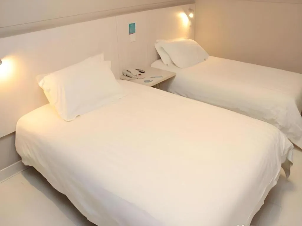 Bed in Jinjiang Inn Nanjing South Railway Station