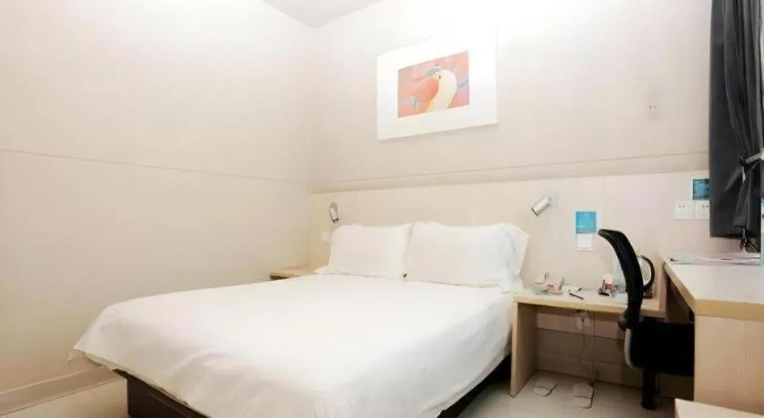 Bed in Jinjiang Inn Nanjing South Railway Station