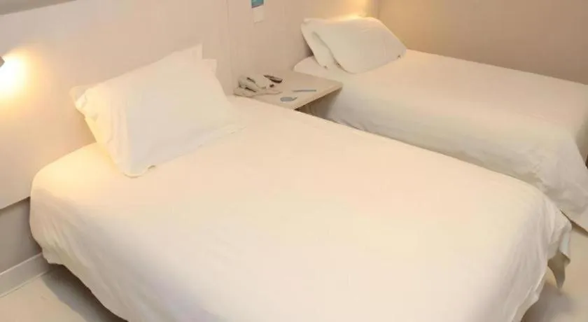 Bed in Jinjiang Inn Nanjing South Railway Station