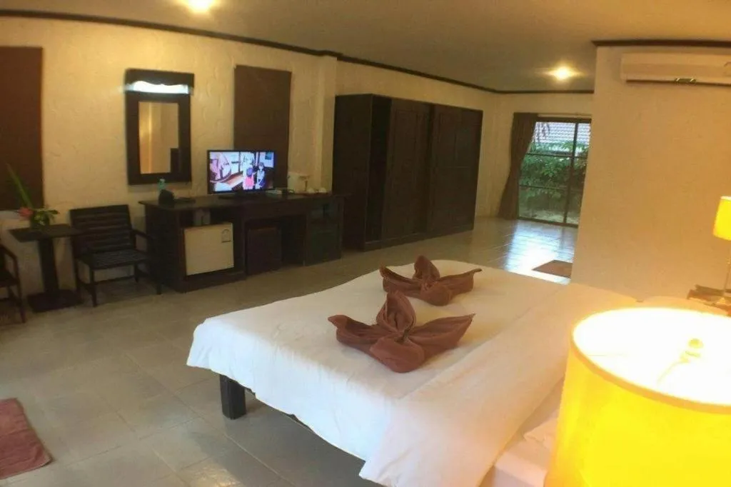 Bed in Khaolak Palm Hill Resort