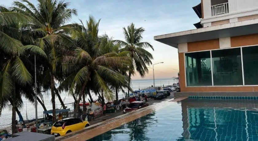 Nana Chat Bangsaen Hotel