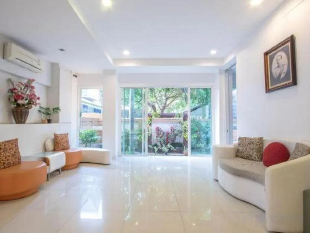 Nana Chat Bangsaen Hotel