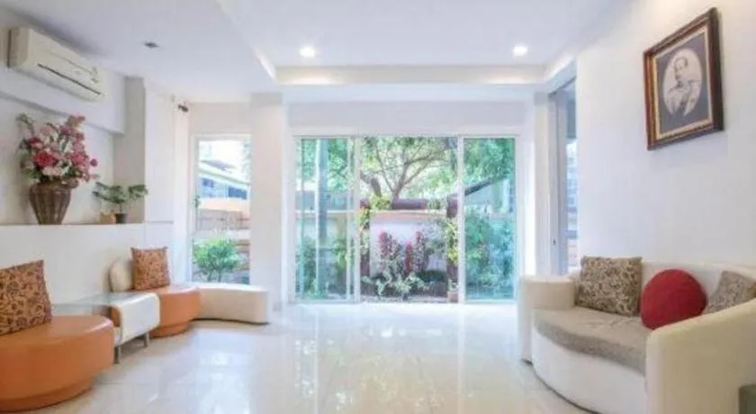 Nana Chat Bangsaen Hotel