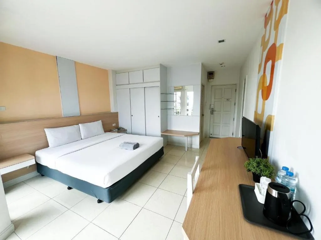 Bed in Nana Chat Bangsaen Hotel