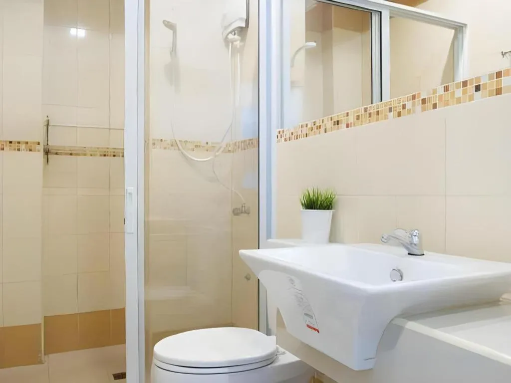 Nana Chat Bangsaen Hotel