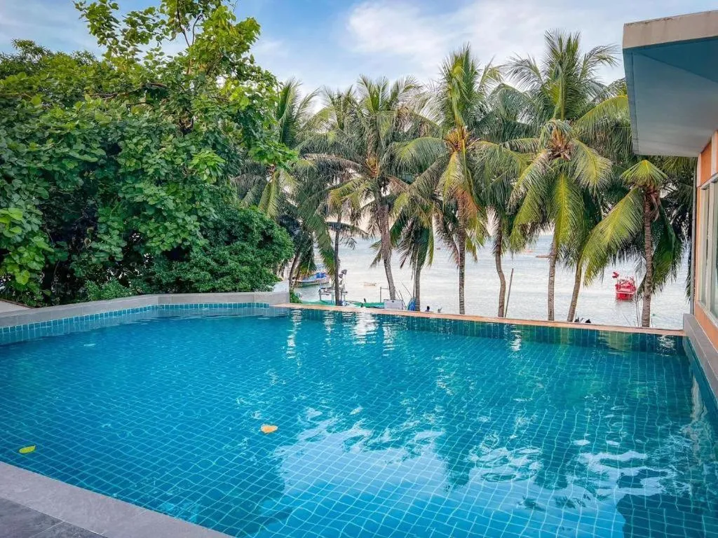 Nana Chat Bangsaen Hotel