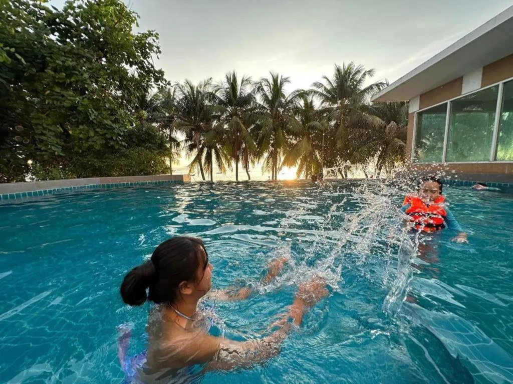 Nana Chat Bangsaen Hotel