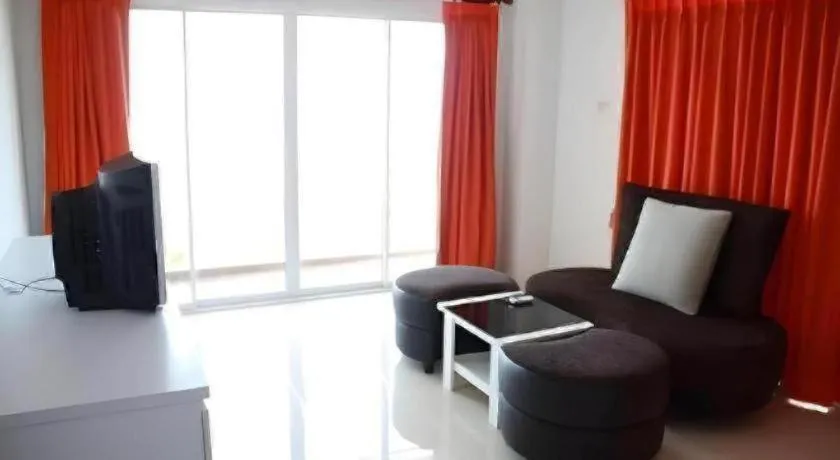 Nana Chat Bangsaen Hotel