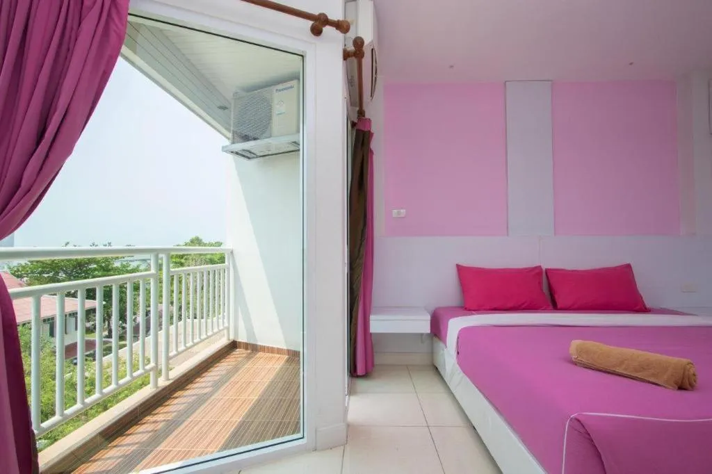 Bed in Nana Chat Bangsaen Hotel