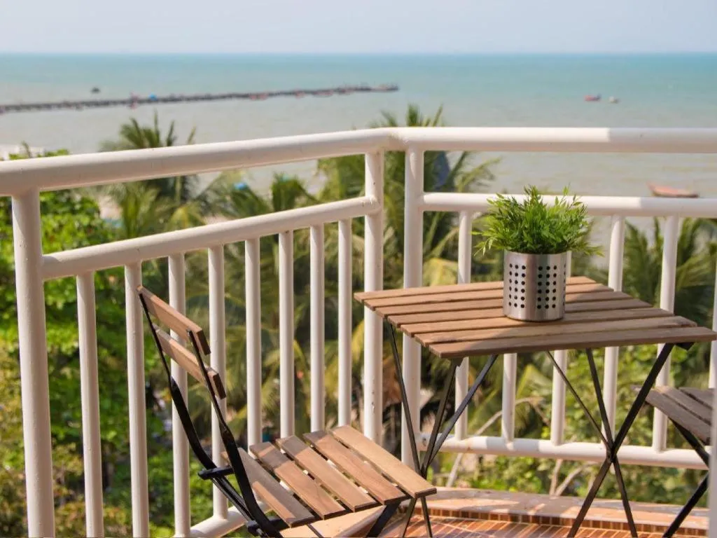 Nana Chat Bangsaen Hotel