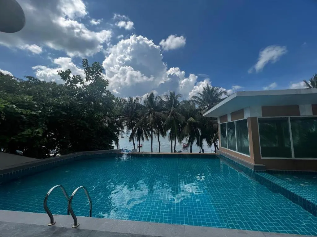 Nana Chat Bangsaen Hotel