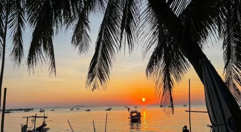 Nana Chat Bangsaen Hotel