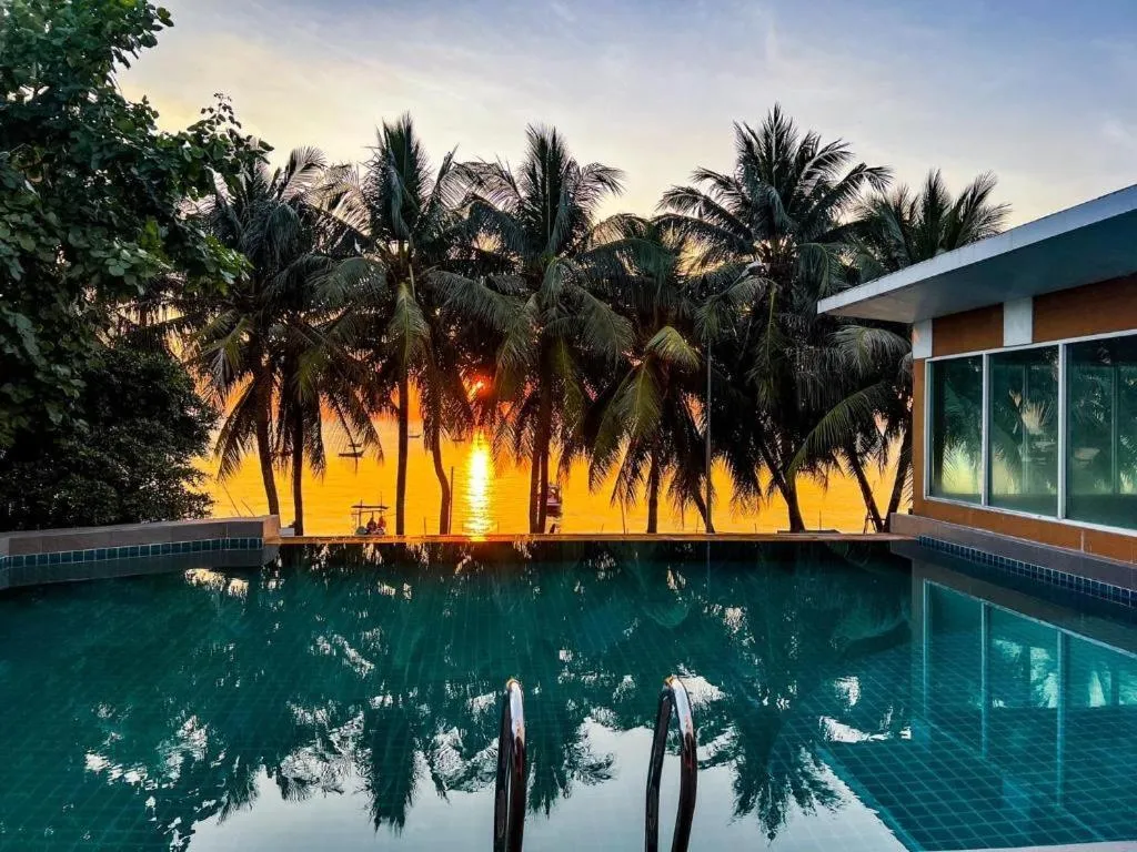 Nana Chat Bangsaen Hotel