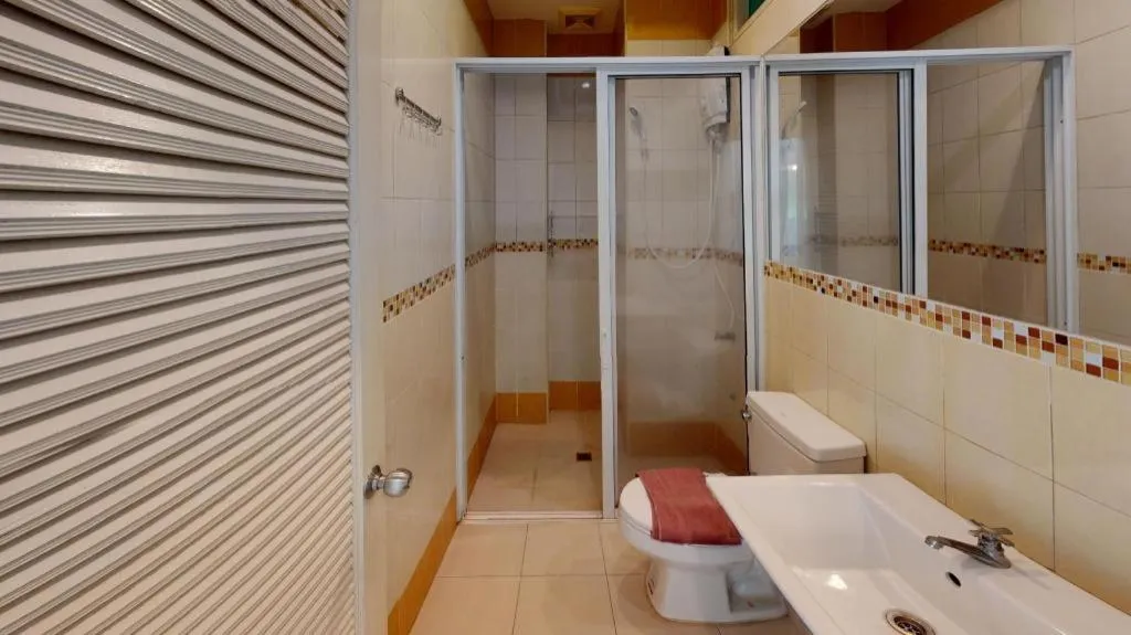 Nana Chat Bangsaen Hotel