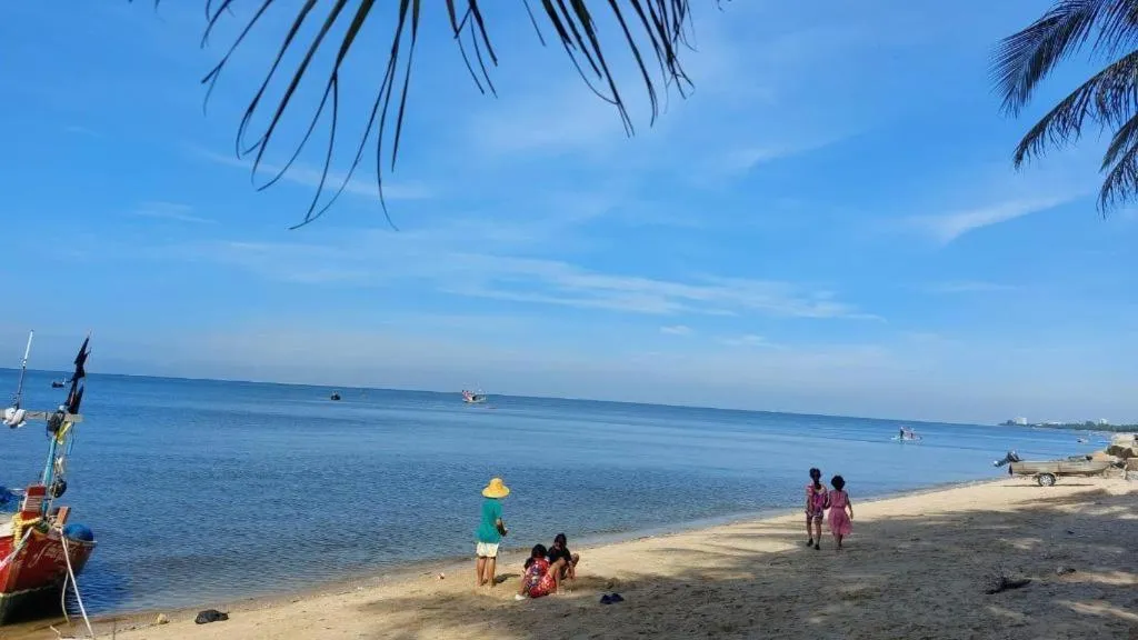 Nana Chat Bangsaen Hotel