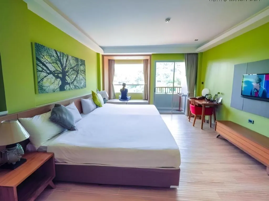 Bed in River Kwai Village Hotel