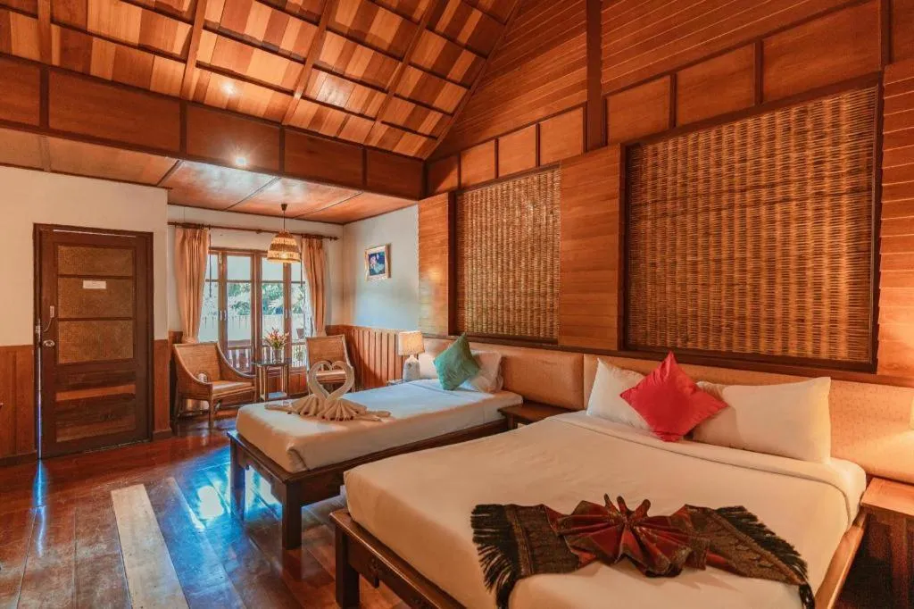 Bed in River Kwai Village Hotel