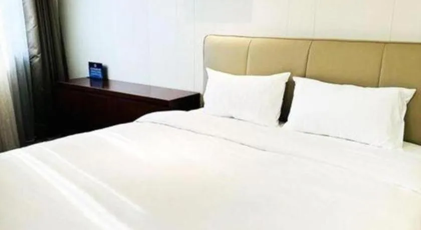 Bed in Grand Skylight Catic Hotel